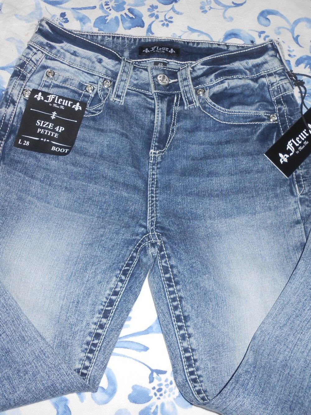 NWT FLEUR MISS ME JEANS MID-RISE SKINNY DISTRESSED/FADED BLUE Size 4 PETITE